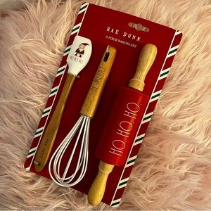 NWT Rae Dunn 3-Piece Baking Set (Christmas)
